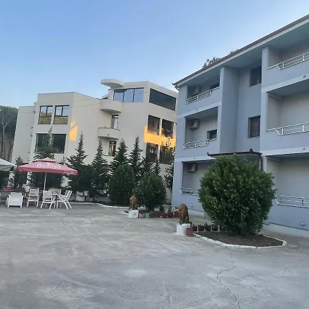 Vila Leo 公寓式酒店 格勒姆
