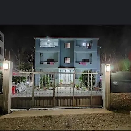 アパートホテル Vila Leo